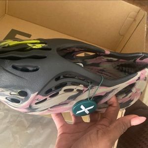 Adidas Yeezy Foam RNNR’s ‘MX Carbon’❤️‍🔥